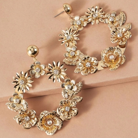 🌼Glamorous Flower Round Drop Earrings🌼 - Picture 1 of 4